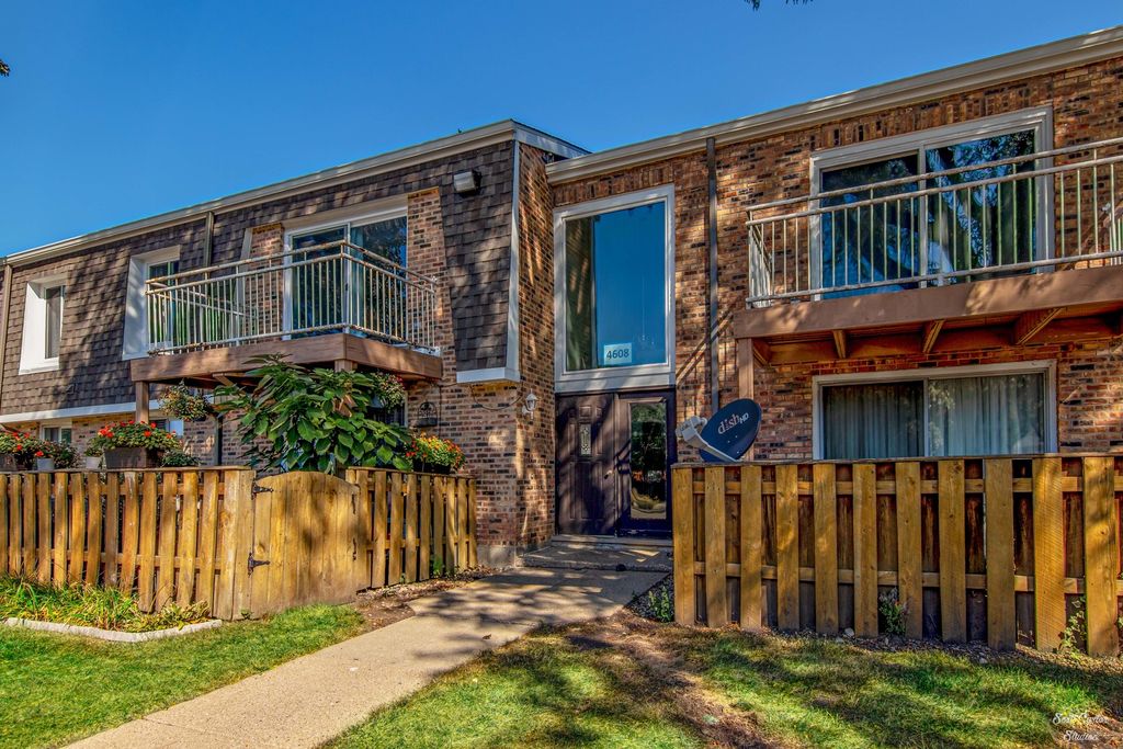 4608 Euclid Ave #2A, Rolling Meadows, IL 60008