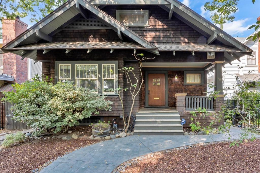 2206 24th St, Sacramento, CA 95818