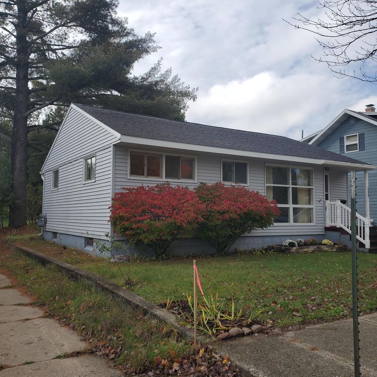 712 Lincoln St, Cadillac, MI 49601