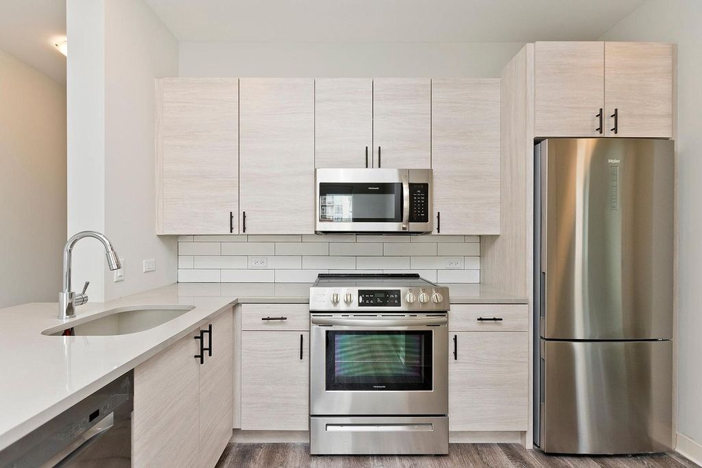 6149 N Broadway St, Chicago, IL 60660