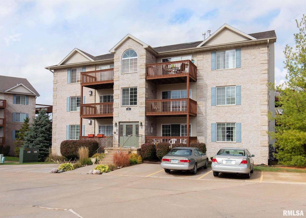 3040 Holiday Ct 5, Bettendorf, IA 52722 2 Bed, 2 Bath Condo MLS