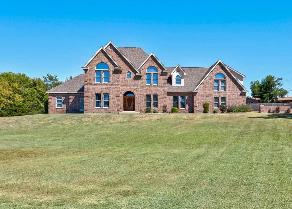 1504 N 8th St, Perry, OK 73077