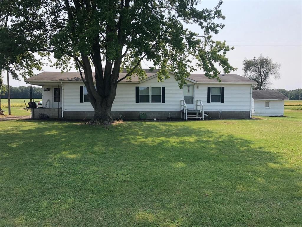 751 E Girard Rd, Quincy, MI 49082