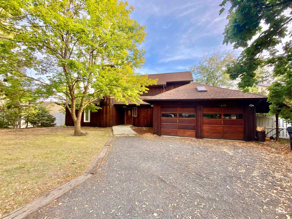 1029 Colt Rd, Moscow, ID 83843