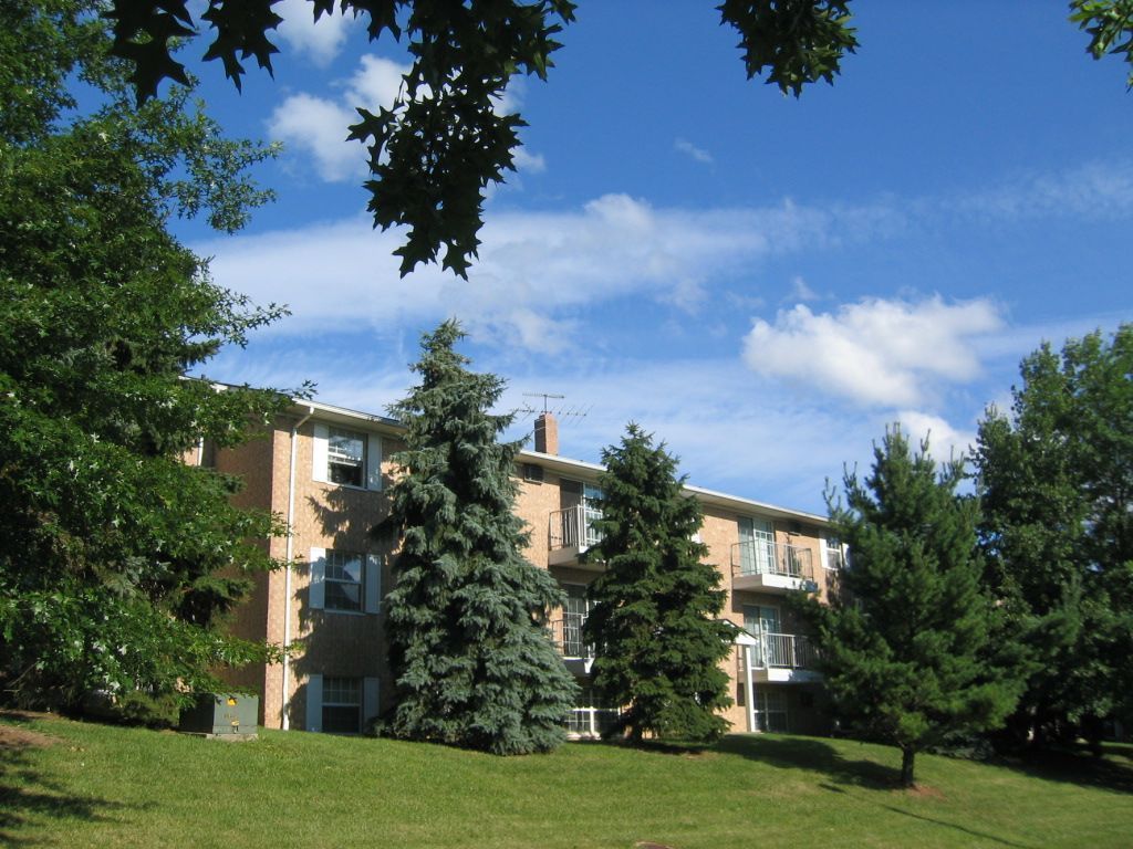 Oak Brook Gardens Apartments in North Royalton, OH 44133 12 Bed, 1