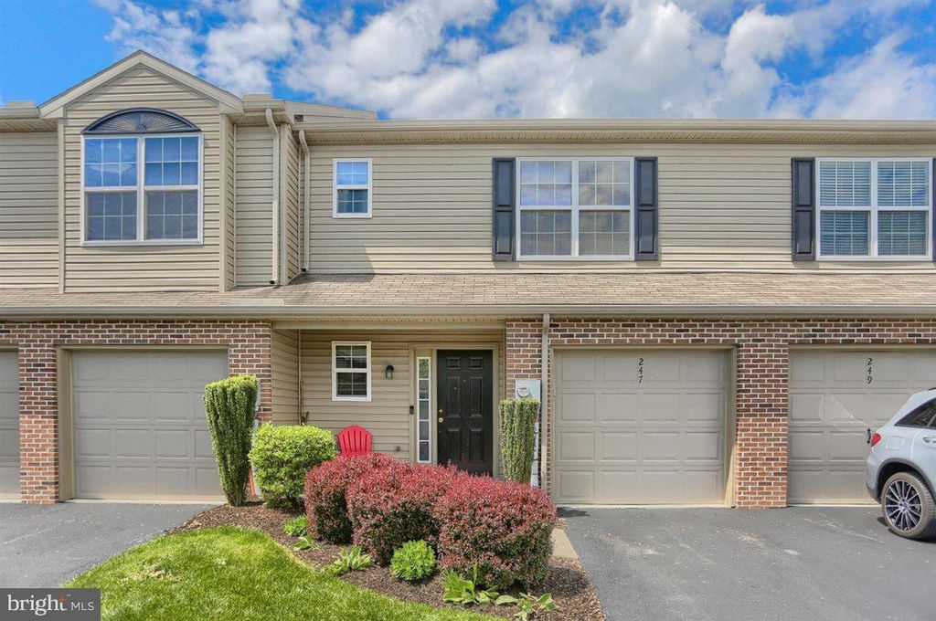 247 Thrush Dr, Hummelstown, PA 17036