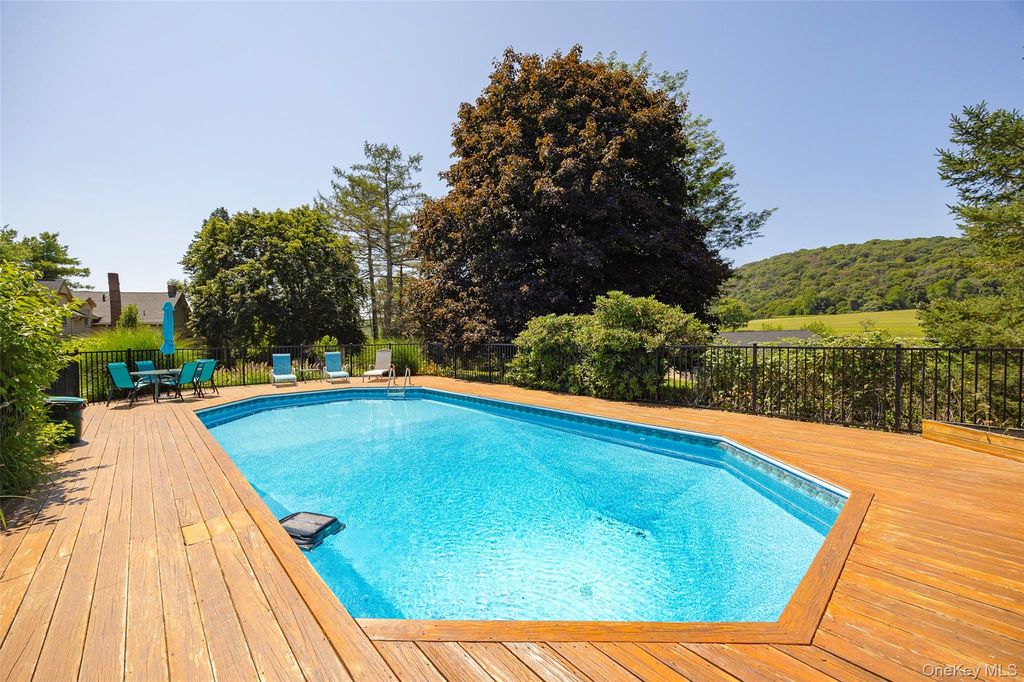 view 37th full size image of this home