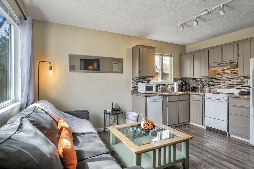 2120 Cooper Ave, Colorado Springs, CO 80907