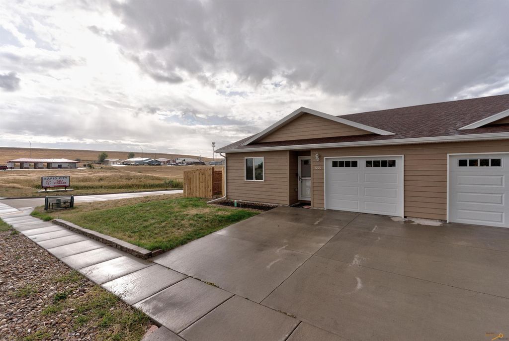 555 Kathryn Ave, Rapid City, SD 57701