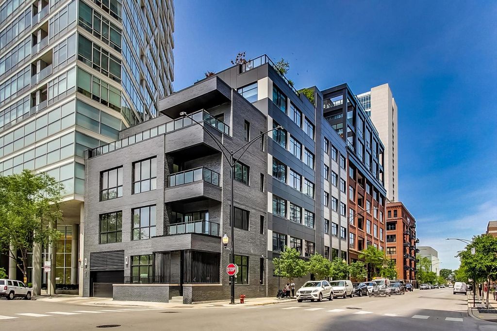 668 N Kingsbury St #506, Chicago, IL 60654