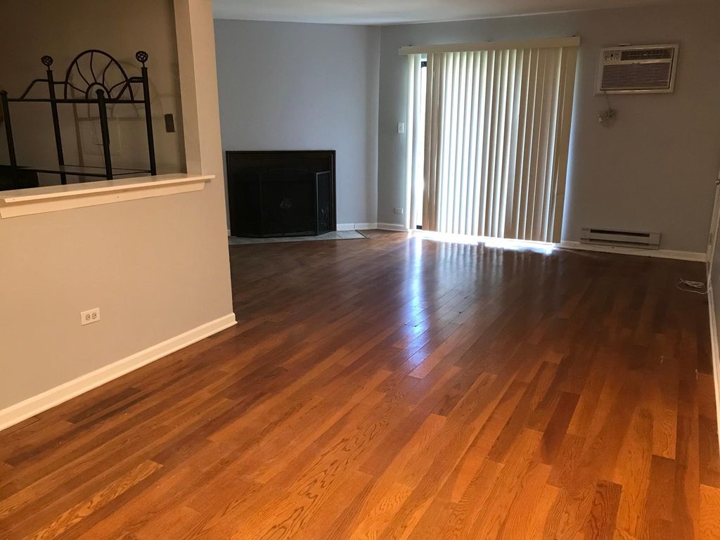 444 E Osage Ln #1B, Palatine, IL 60074