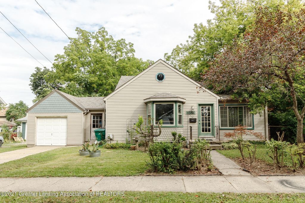 1031 Bement St, Lansing, MI 48912