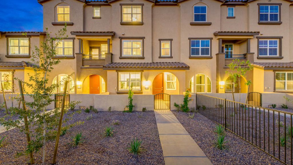 Elizabeth Plan in Tre Vicino, Chandler, AZ 85225