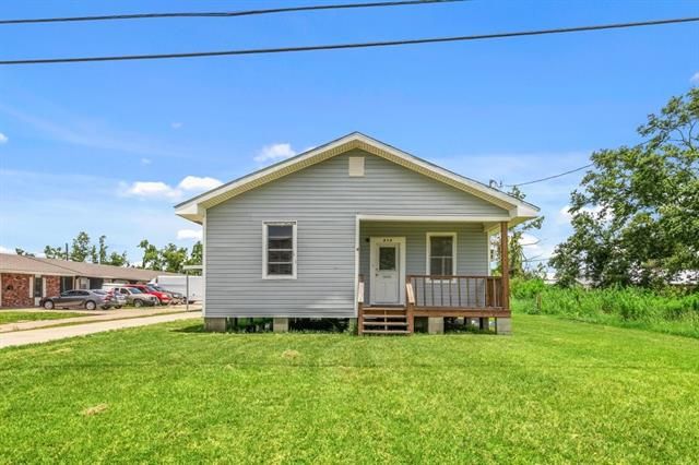 910 Giovanni St, Lake Charles, LA 70601