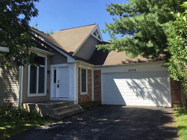 2029 Aspen Dr, Woodstock, IL 60098