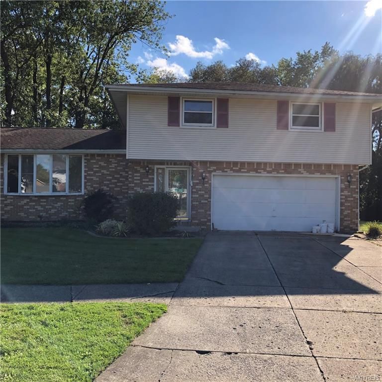 17 Smallwood Dr, West Seneca, NY 14224