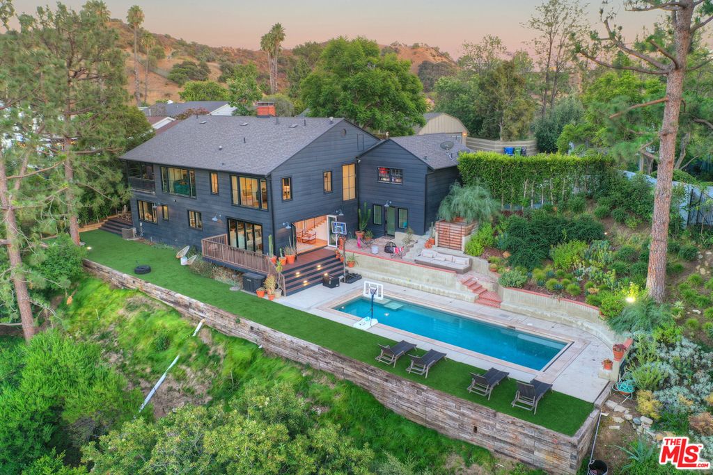 7421 Cervantes Pl, Los Angeles, CA 90046