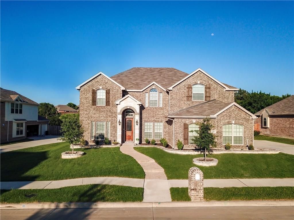 424 Shadow Creek Dr, Desoto, TX 75115