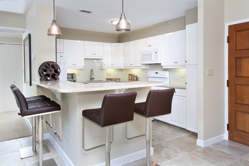 210 Nahanton St #212, Newton, MA 02459