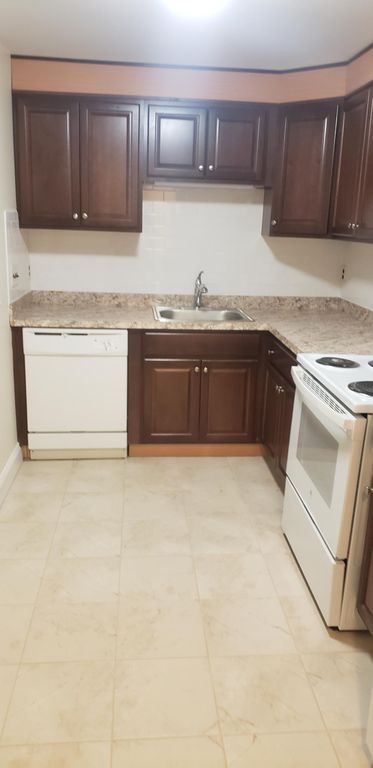 52 Main St #52, Stoneham, MA 02180