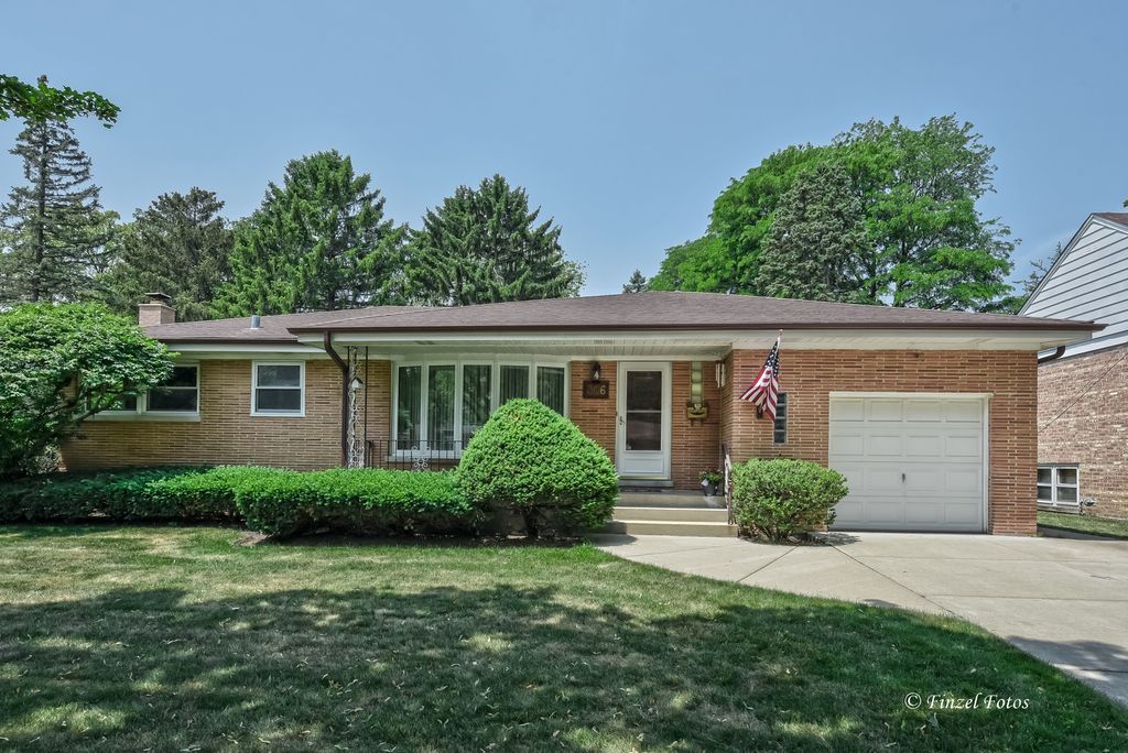 306 S  Forrest Ave, Arlington Heights, IL 60004
