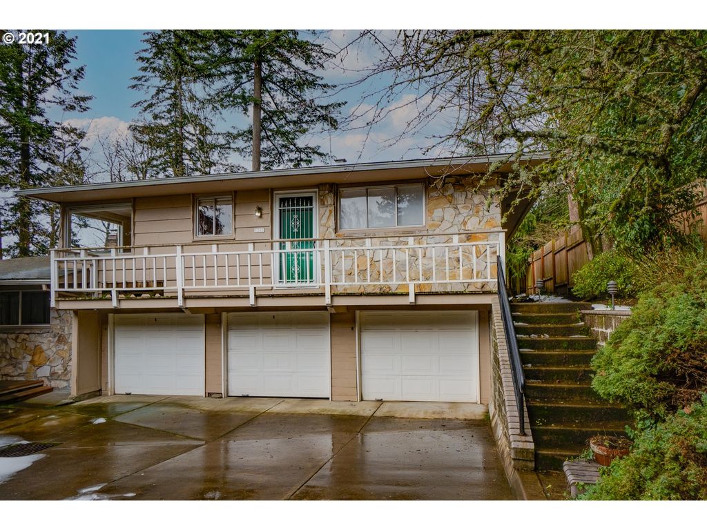 8285 SW Canyon Ln, Portland, OR 97225
