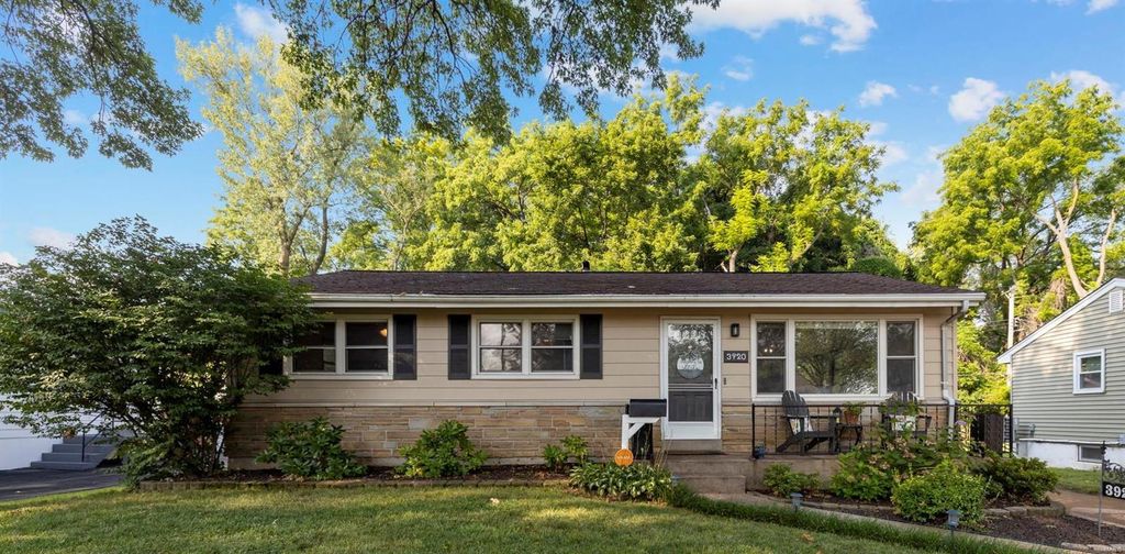 3920 Comstock Dr, Saint Louis, MO 63123