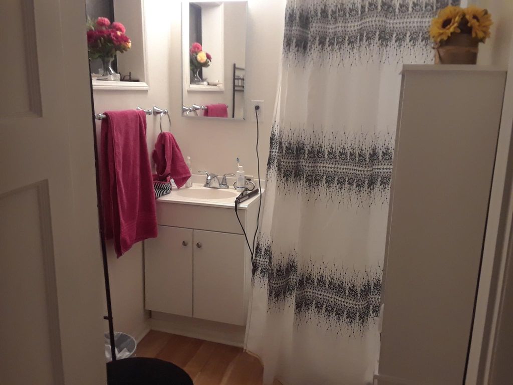 1200 N Kenwood St, Burbank, CA - Studio, 1 Bath Apartment - 6 Photos