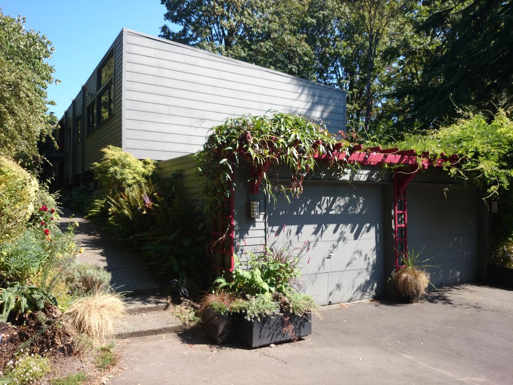 3302 S Washington St, Seattle, WA 98144