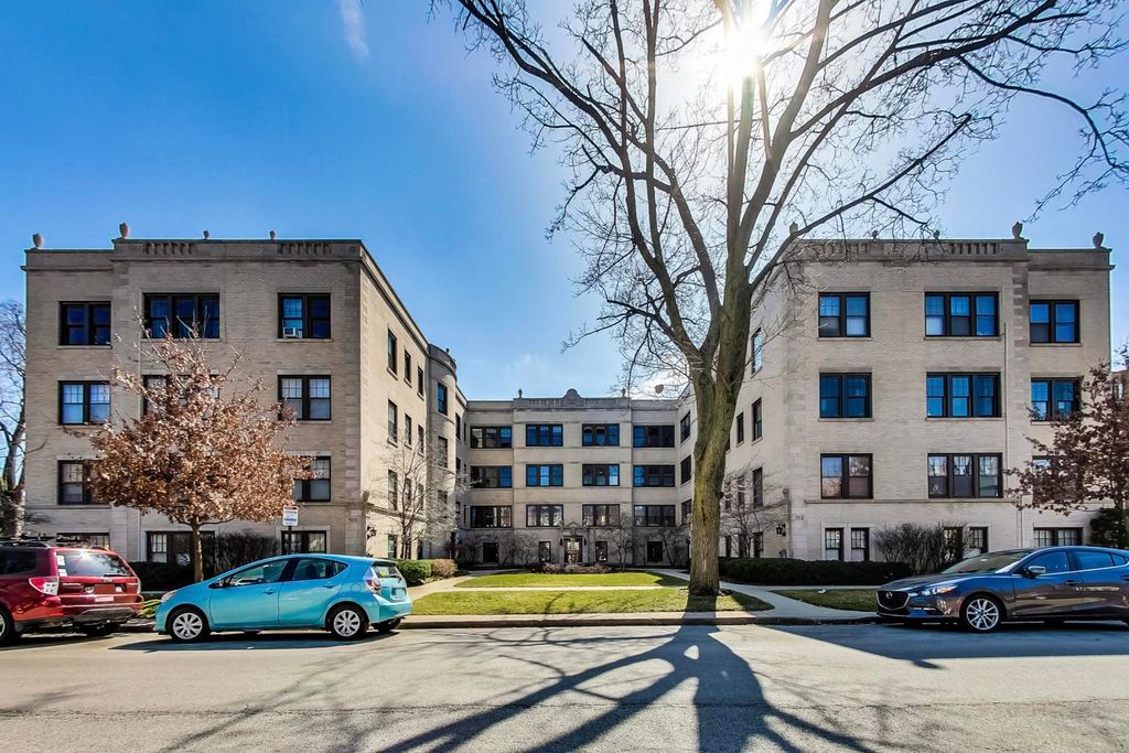 906 Greenwood St #3, Evanston, IL 60201