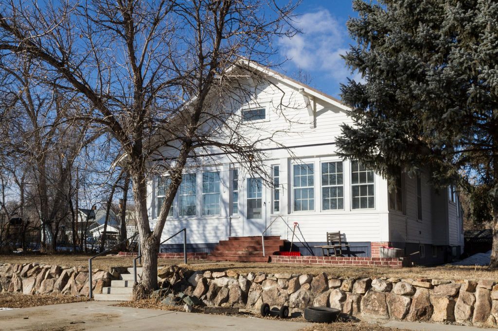 1004 Broadway St, Thermopolis, WY 82443 Trulia