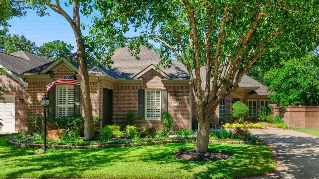 212 W  Pines Dr, Montgomery, TX 77356