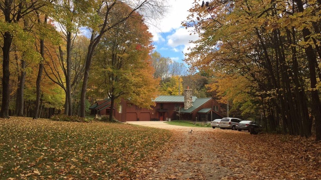 3060 S  Ramshorn Dr, Fremont, MI 49412