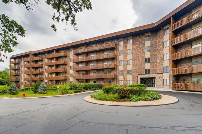 120 Lakeview Dr #201, Bloomingdale, IL 60108