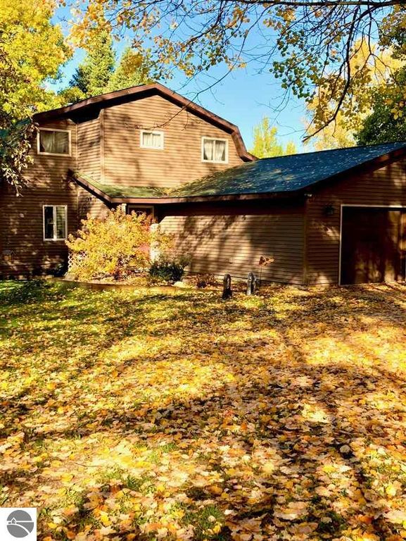 1167 S Taxiway Hotel, Lake City, MI 49651 3 Bed, 2 Bath SingleFamily