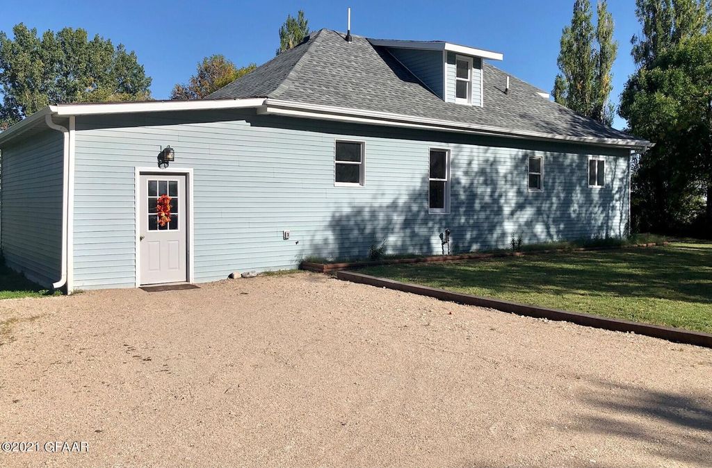 212 Main St, Arvilla, ND 58214