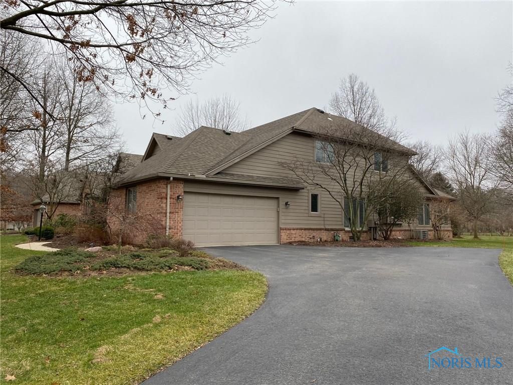 29 Walnut Creek Dr, Holland, OH 43528 4 Bed, 2.1 Bath Condo MLS