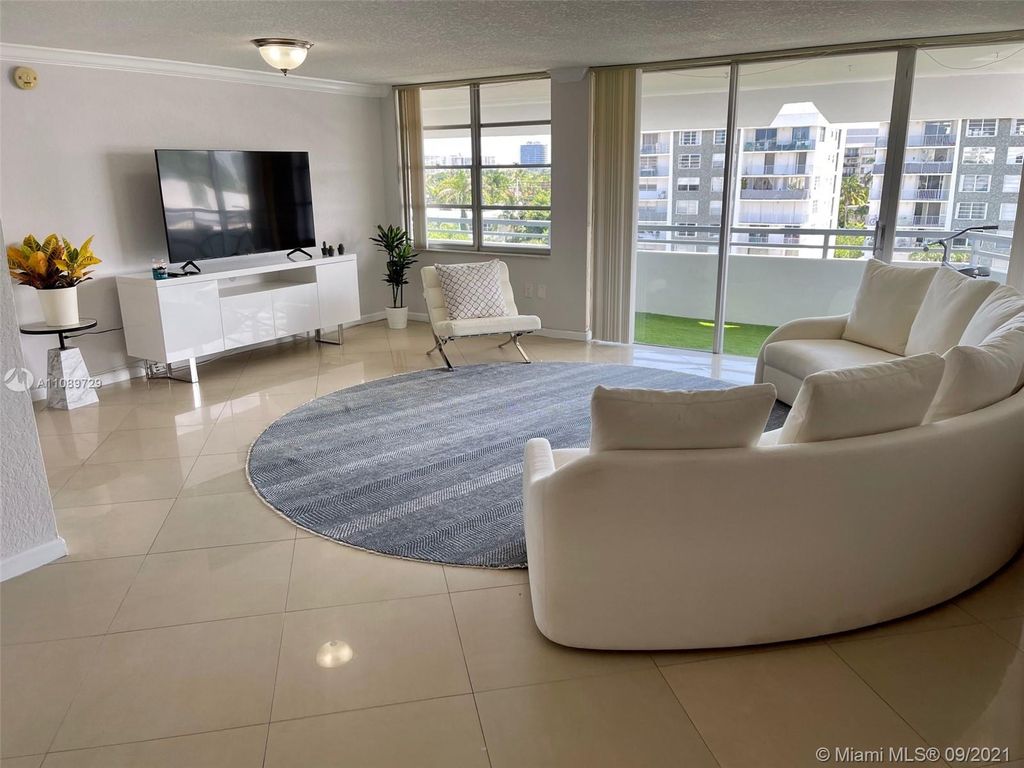 1080 94th St #611, Miami Beach, FL 33154