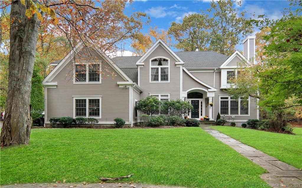 47 Cross Country Trl, Stamford, CT 06903
