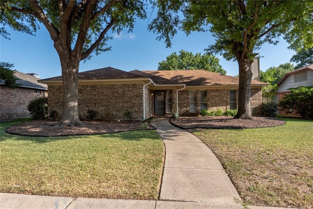 1009 Holland Dr, Garland, TX 75040