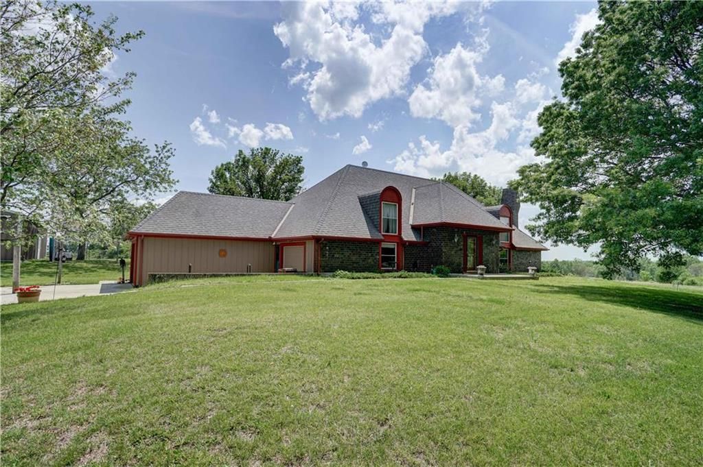 8325 NE 198th St, Trimble, MO 4 Bed, 4 Bath SingleFamily Home 58