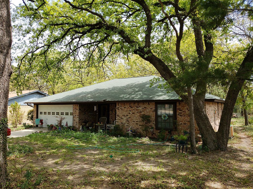 617 Williams Rd, Azle, TX 76020