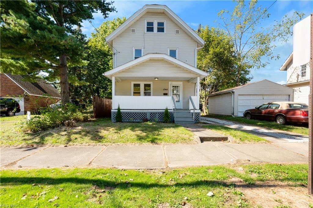 1344 Bellows St, Akron, OH 44301