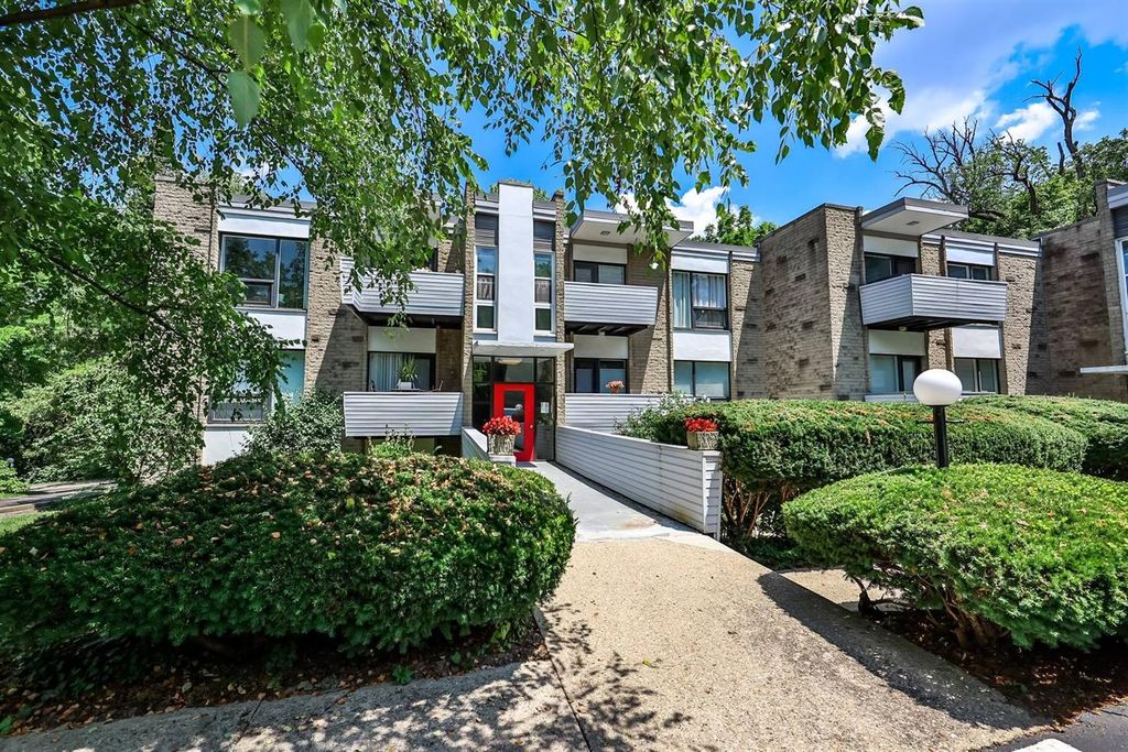 399 W Galbraith Rd #202, Cincinnati, OH 45215
