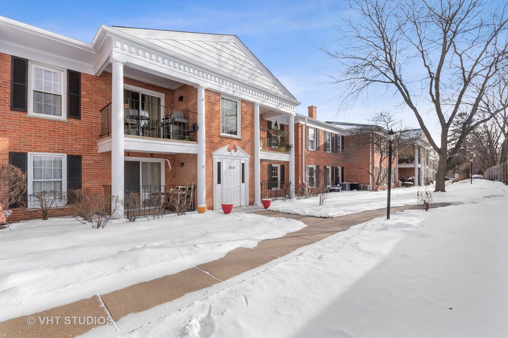 530 Shorely Dr #101, Barrington, IL 60010