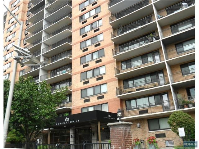 60 Parkway Dr E #12D, East Orange, NJ 07017