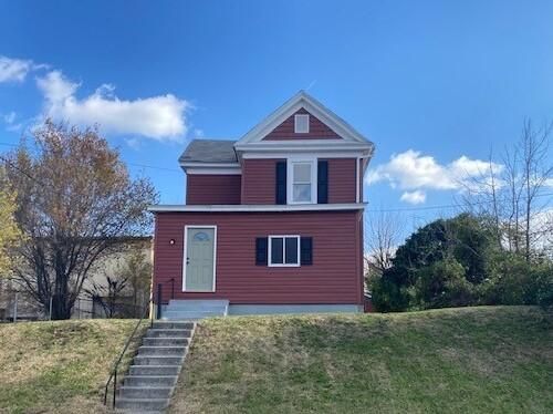 626 S Market St, Salem, VA 24153