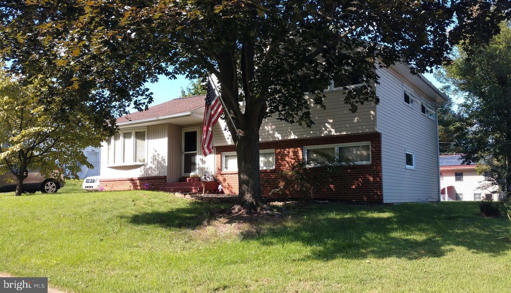 135 S Shelley Dr, Claymont, DE 19703