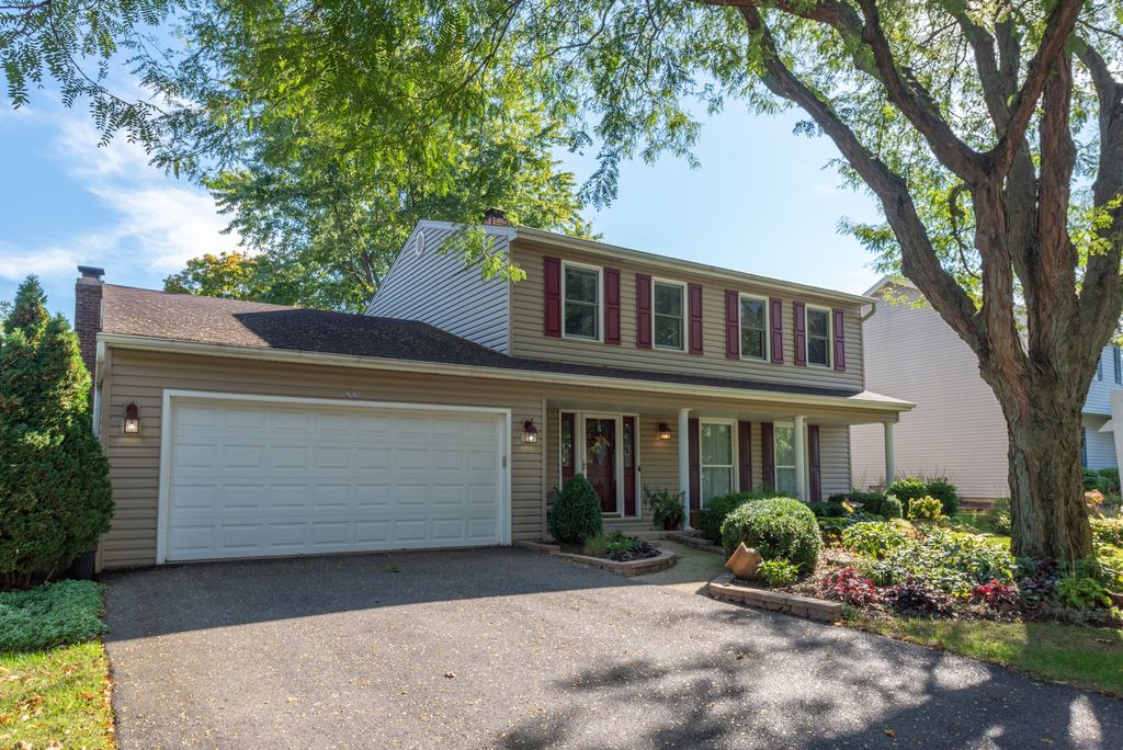 1762 Fender Rd, Naperville, IL 60565