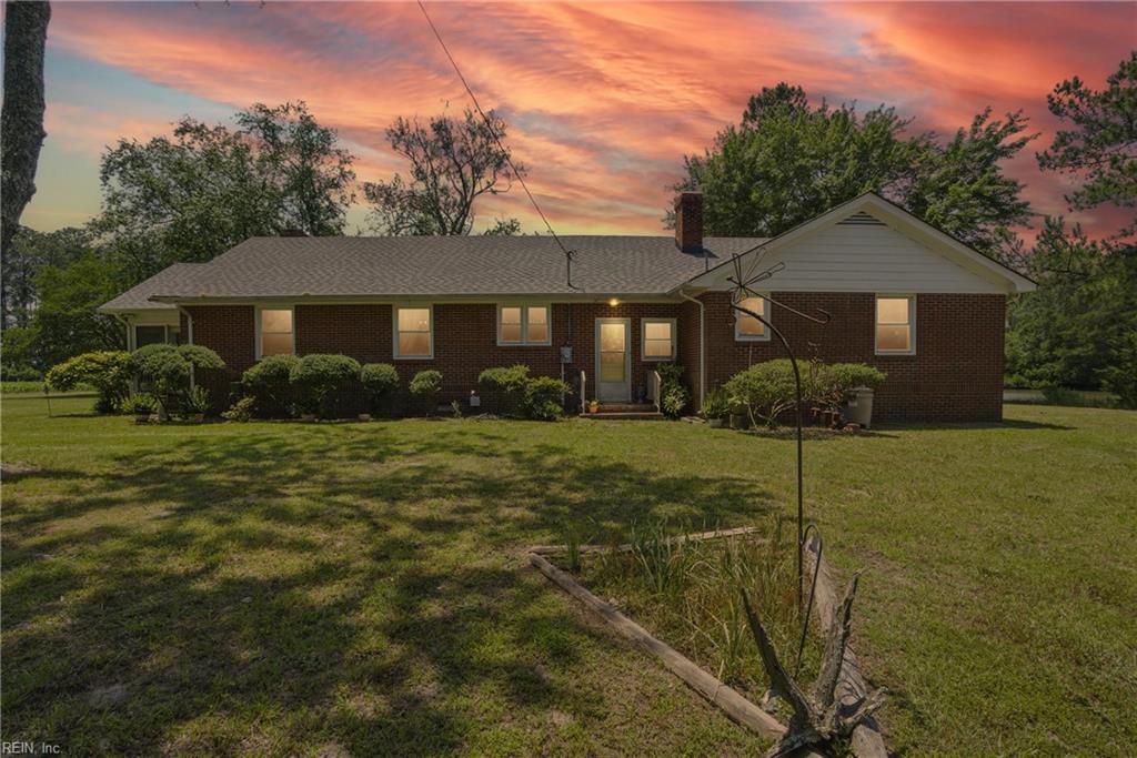 576 Galewood Ln, Bohannon, VA 23021